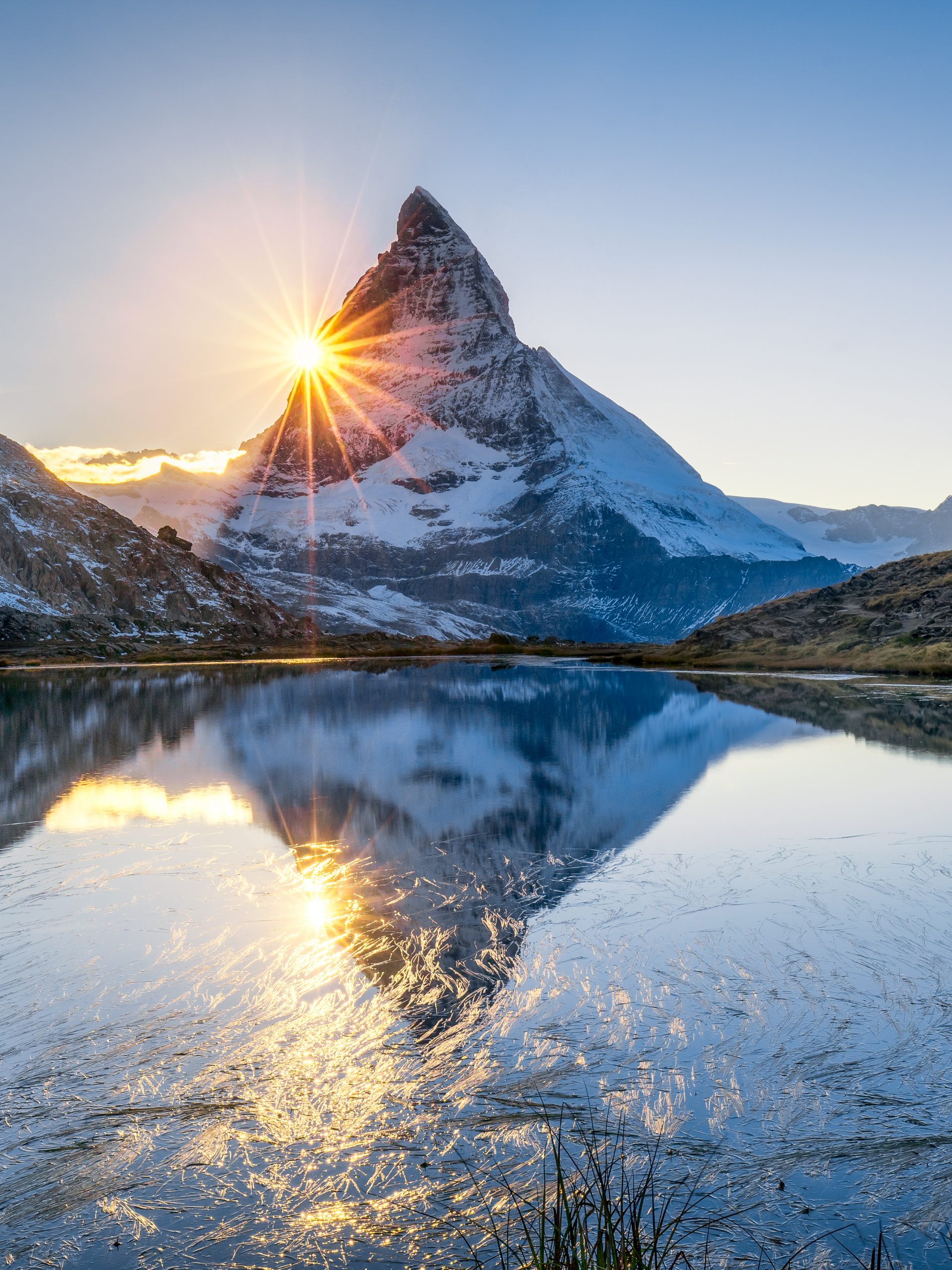 Riffelsee und Matterhorn in den Schweizer Alpen swiss glacier eptaderm